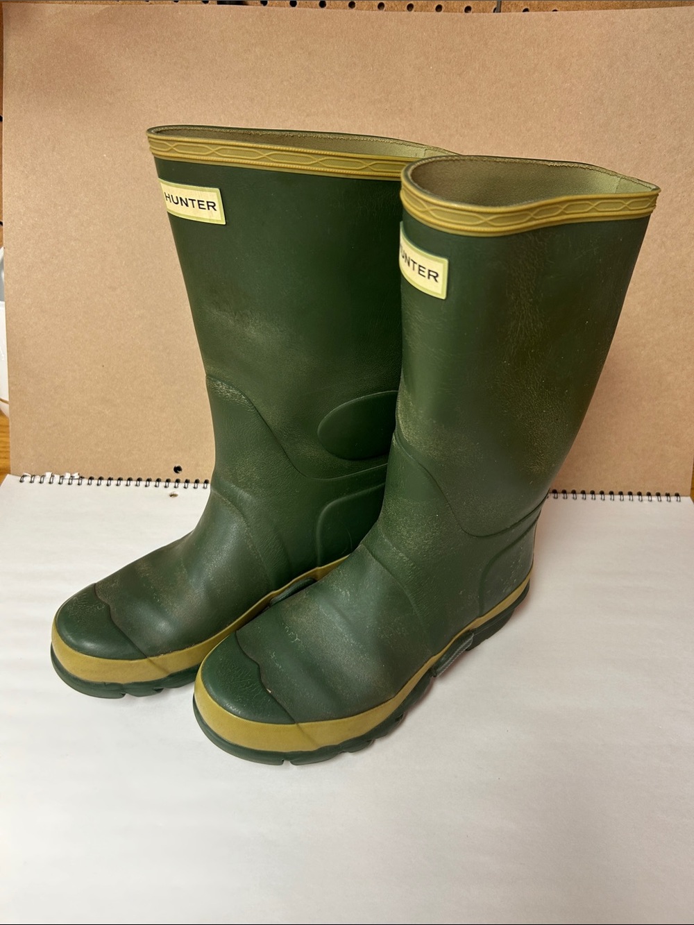 Hunter Men's Olive Green Rubber Rain Boots with Tan Trim